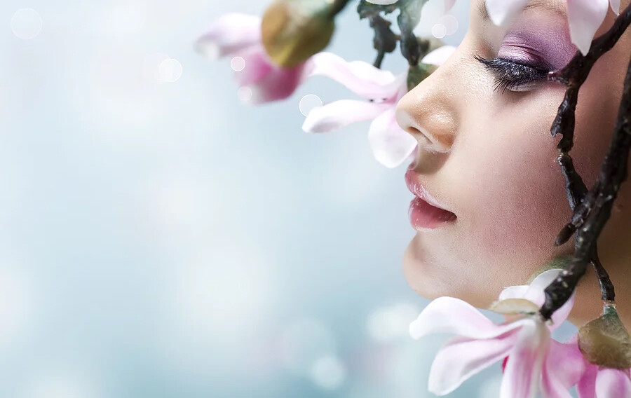 Bigstock Beautiful Spring Girl with flo 13764026 B